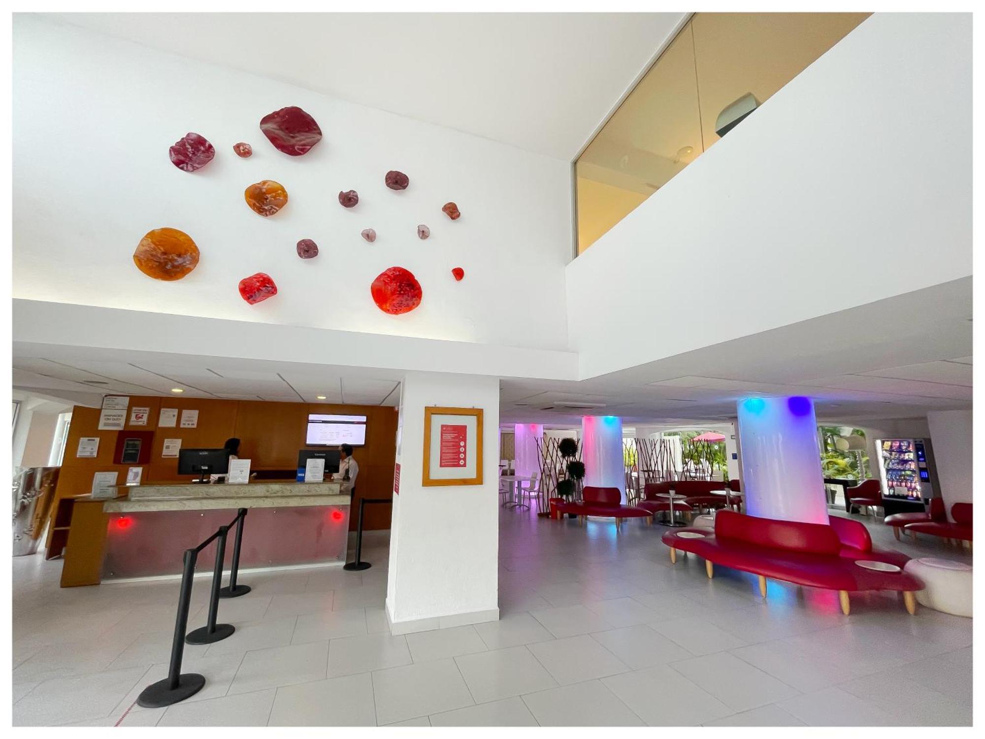 Adhara Express Hotel Cancun Bagian luar foto